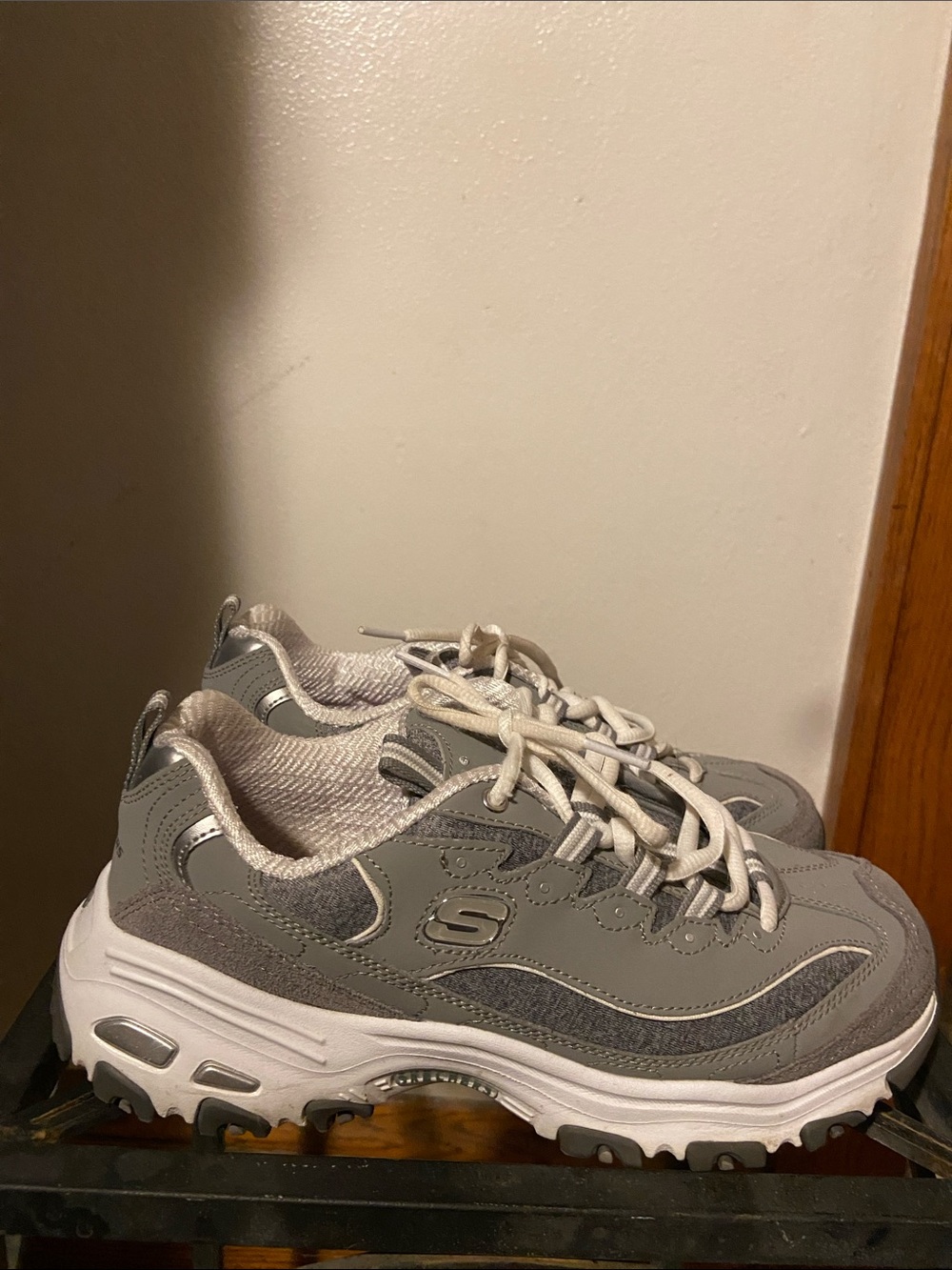 EUC Women’s Size 8 Skechers Lites Gray and White Chunky Lace-Up Sneakers